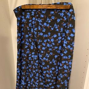 Prima size large skirt with slit
